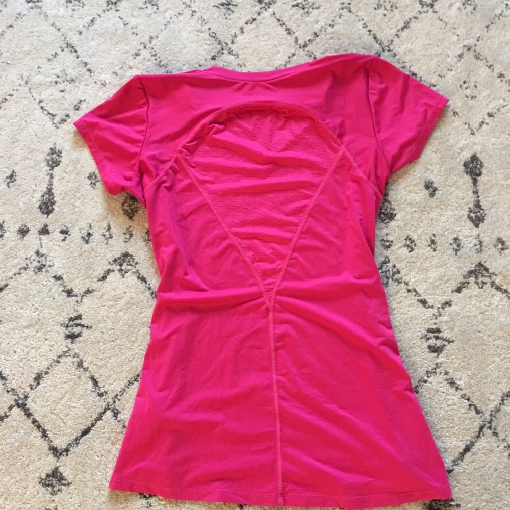 NWOT Reebok Active T-Shirt - Picture 2 of 3